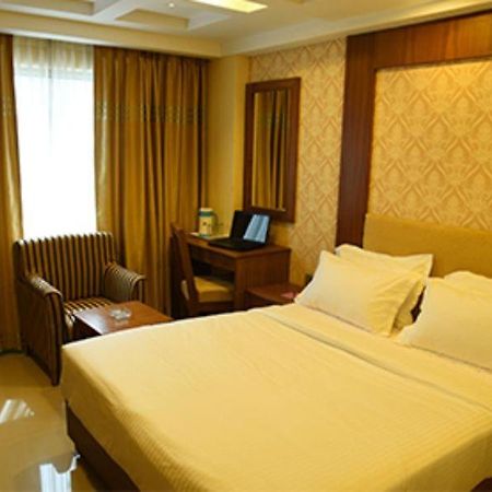 เดอะ วิชัย พาร์ค- ใกล้สนามบิน Hotel เชนไน ภายนอก รูปภาพ